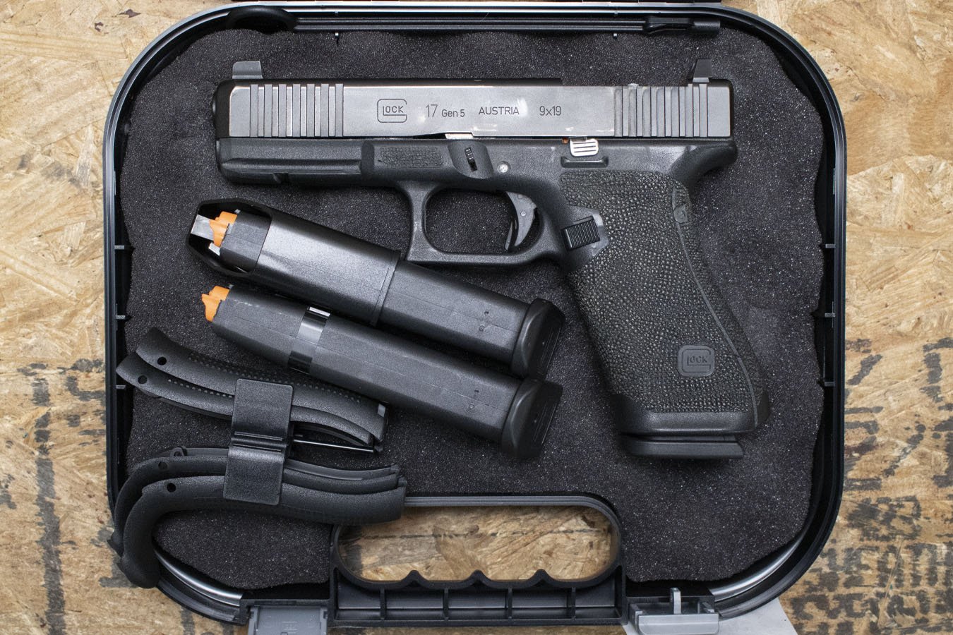 GLOCK 17 Gen5 MOS 9mm Police Trade-In Pistol with Three Magazines and Case