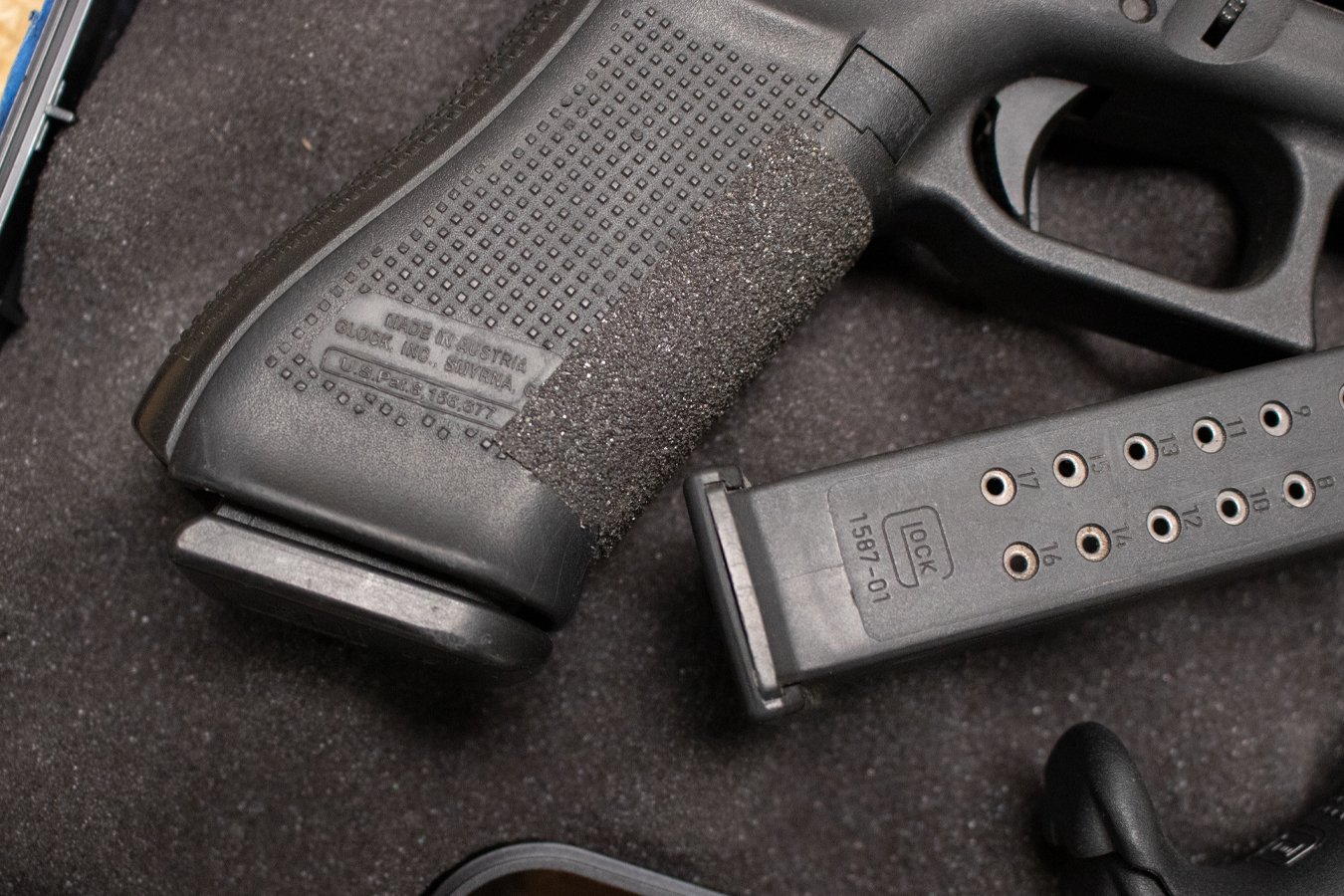 GLOCK 17 Gen5 9mm Police Trade-in Pistol with Two Mags, Backstraps, and Case