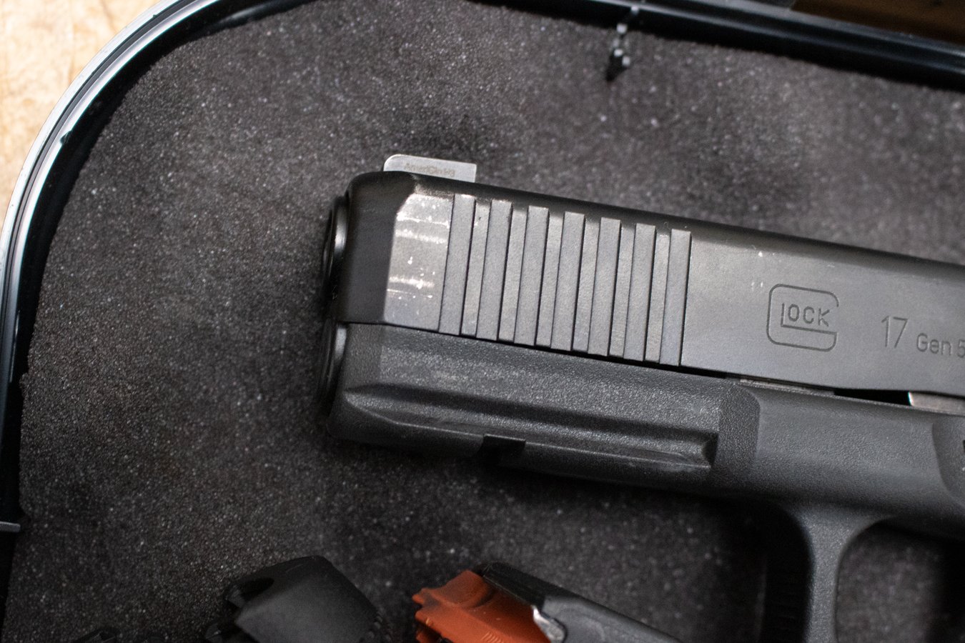 GLOCK 17 Gen5 9mm Police Trade-in Pistol with Two Mags, Backstraps, and Case