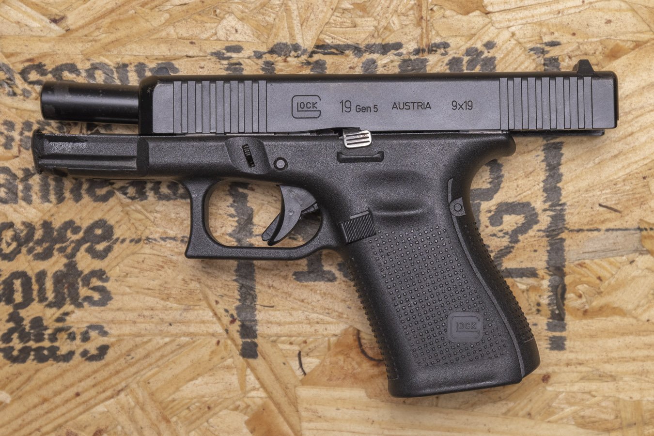 GLOCK 19 Gen 5 9mm Police Trade-In Pistol (Mag Not Included)