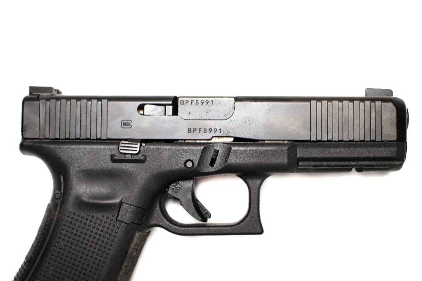 GLOCK 17 Gen 5 9mm Police Trade-In Pistol with Original Box and Two Magazines