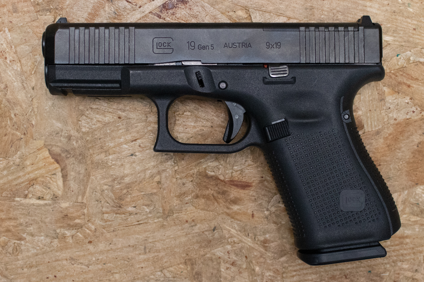 GLOCK 19 Gen5 9mm Police Trade-In Pistol MOS Optics-Ready