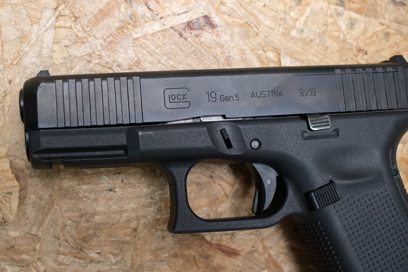 GLOCK 19 Gen5 9mm Police Trade-In Pistol MOS Optics-Ready