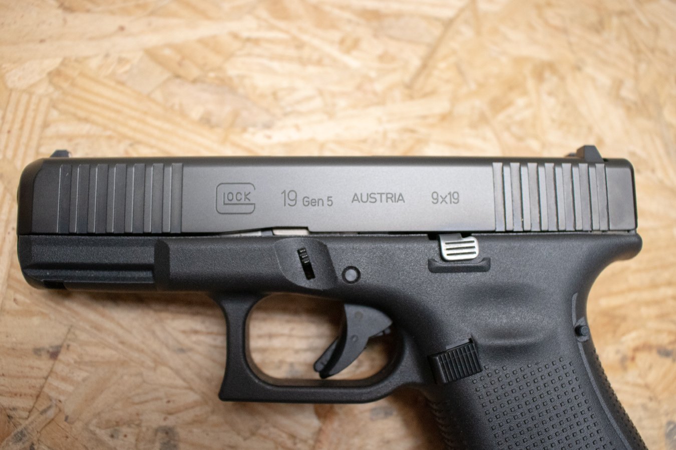 GLOCK 19Gen5 9mm Police Trade-In Pistol with Front Slide Serrations