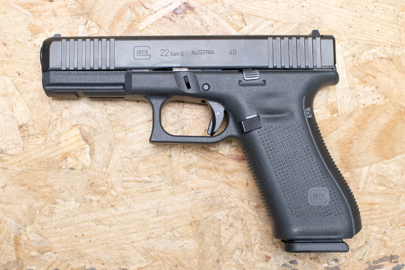 GLOCK 22Gen5 40 S&W Police Trade-In Pistol with Front Slide Serrations, Graphic