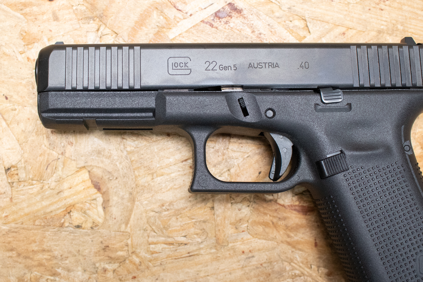 GLOCK 22Gen5 40 S&W Police Trade-In Pistol with Front Slide Serrations, Graphic