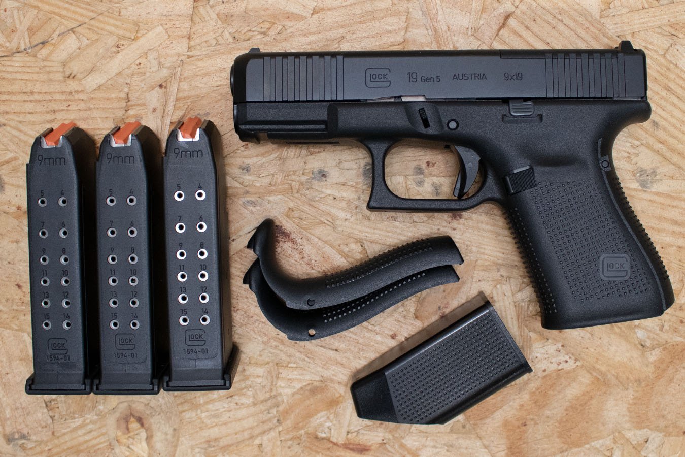GLOCK 19 Gen5 MOS 9mm Used Trade-In Pistol w/Three Mags, MOS Adapter Plates, Backstraps, Case