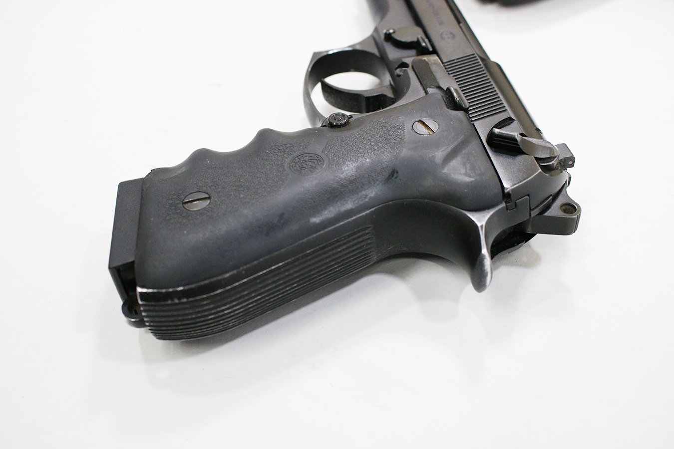 BERETTA Model 96 40 S&W DA/SA Police Trade-in Pistols (Good Condition)