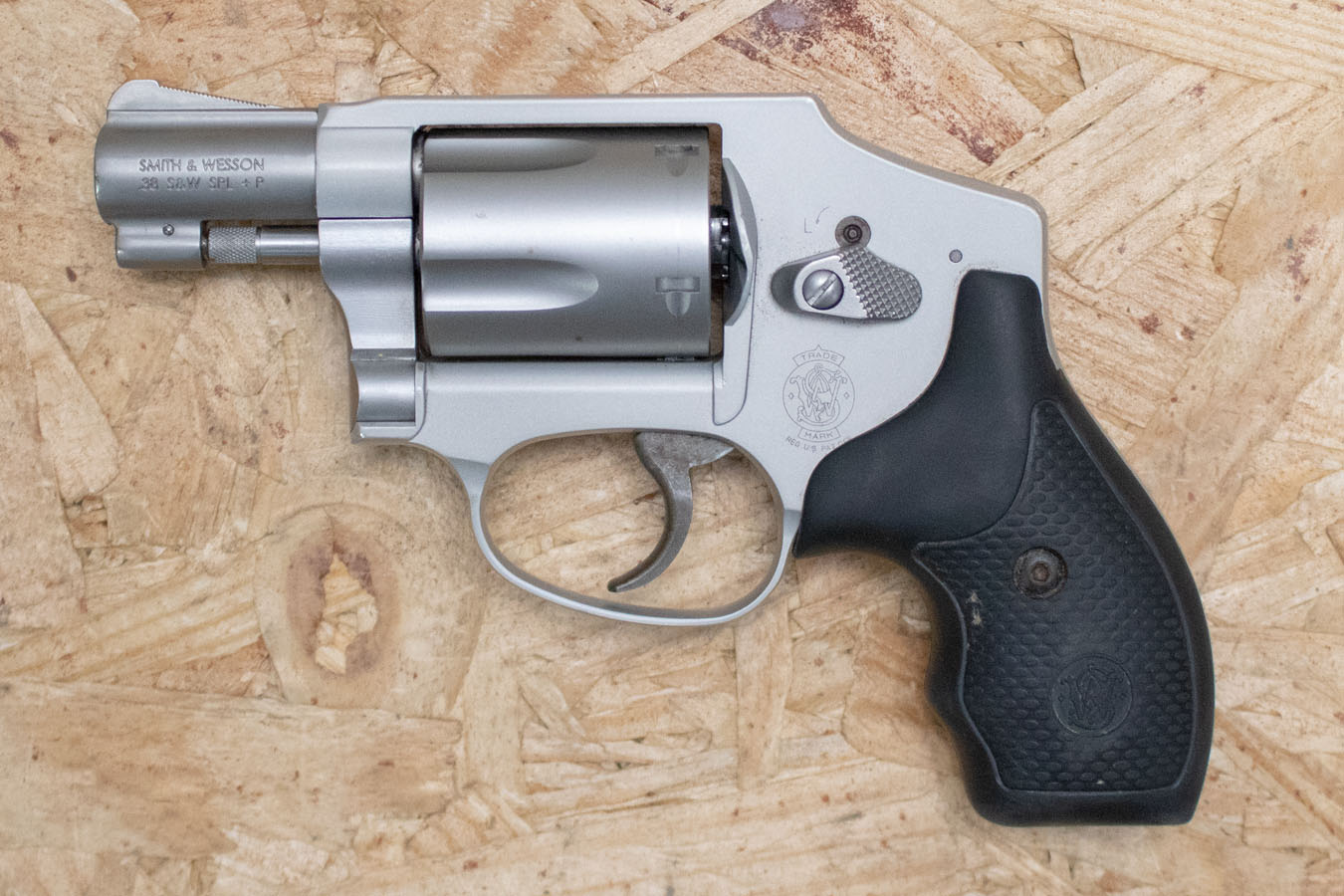SMITH AND WESSON 642-2 Airweight 38 Special Police Trade-In Revolver with Enclosed Hammer