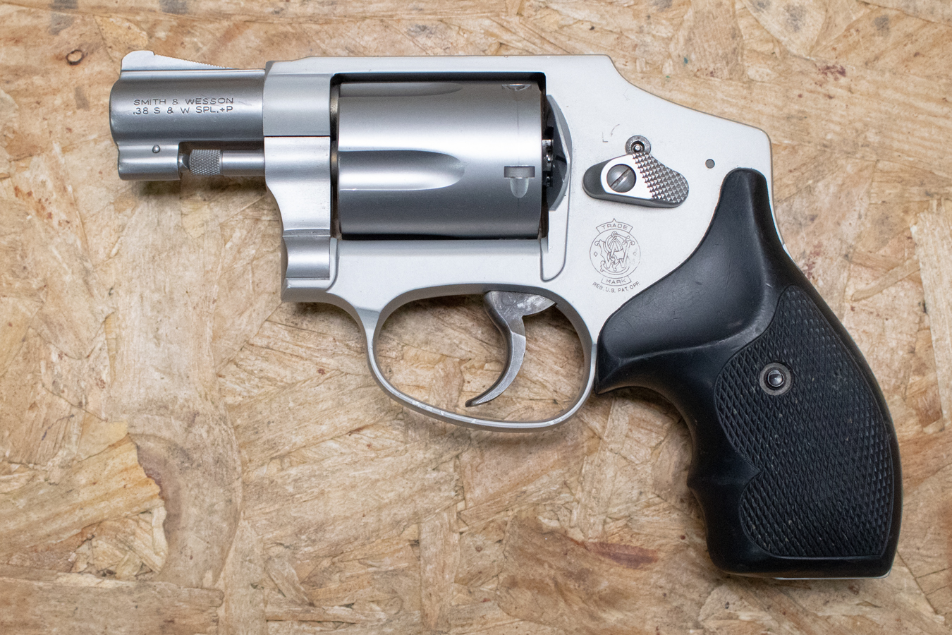 SMITH AND WESSON Model 642-2 Airweight 38SPL+P Police Trade-In Revolver with Enclosed Hammer