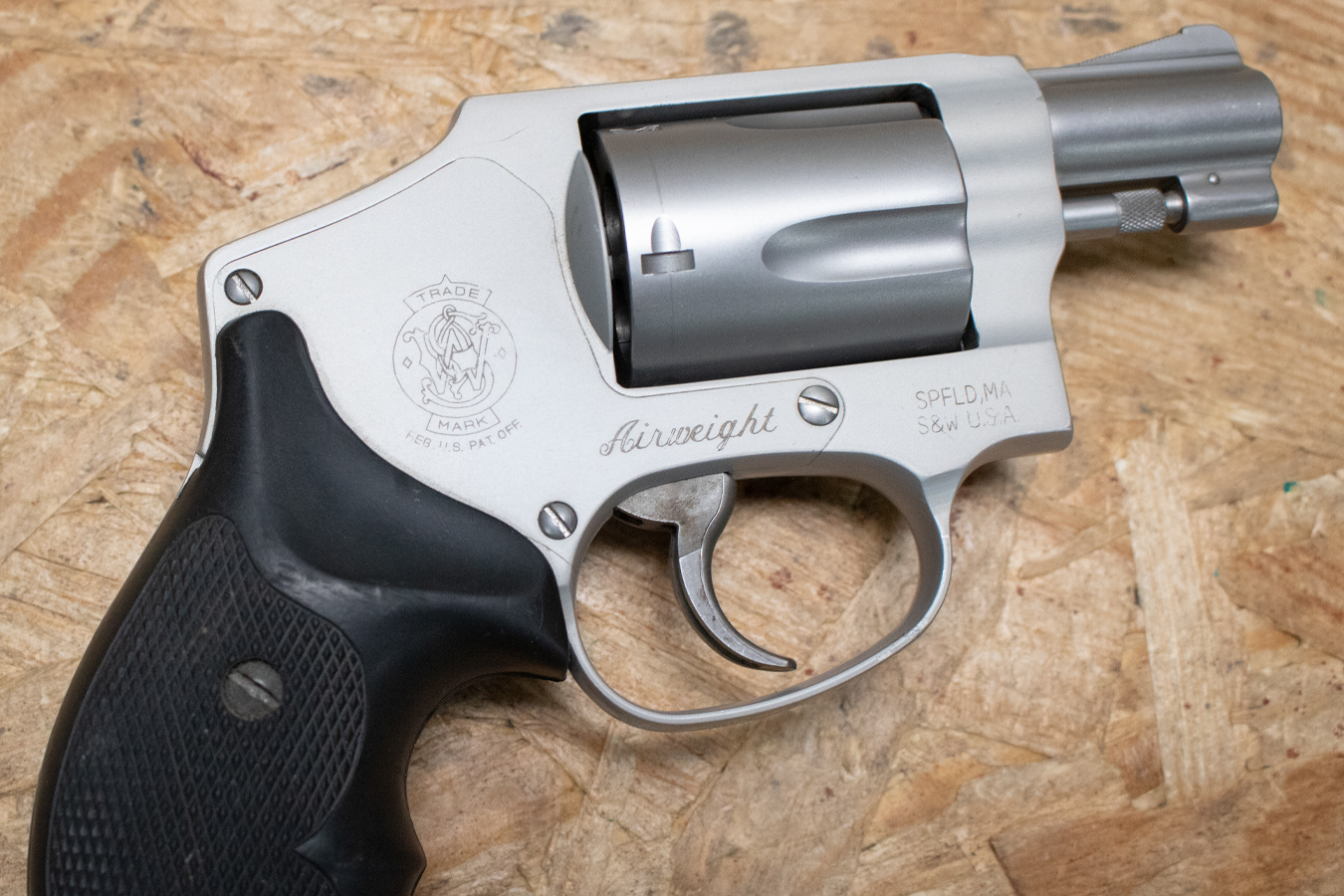 SMITH AND WESSON Model 642-2 Airweight 38SPL+P Police Trade-In Revolver with Enclosed Hammer