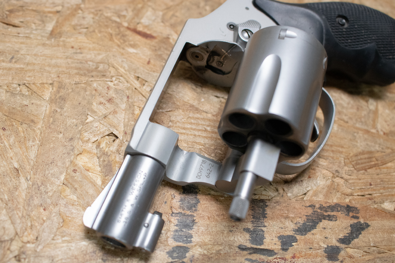 SMITH AND WESSON Model 642-2 Airweight 38SPL+P Police Trade-In Revolver with Enclosed Hammer