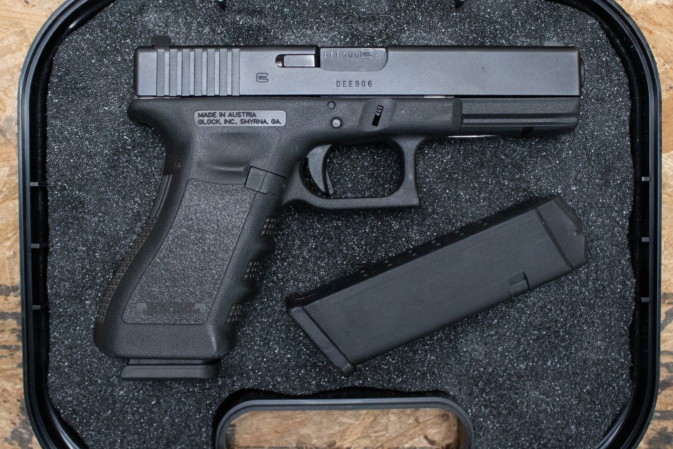 GLOCK 22 Gen3 40 S&W Police Trade-In Pistol with Two Magazines