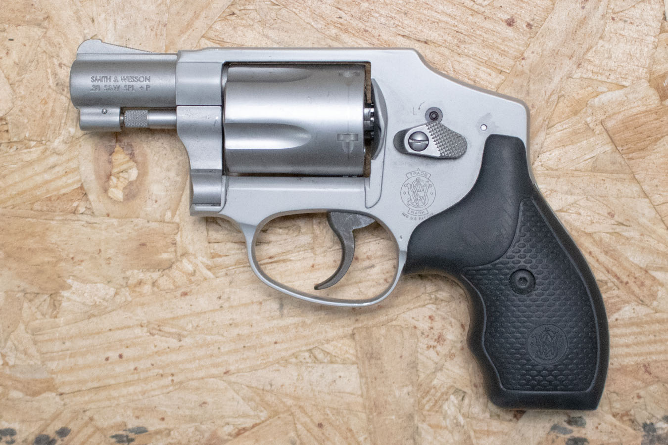 SMITH AND WESSON 642-2 Airweight 38 Special Police Trade-In Revolver with Enclosed Hammer