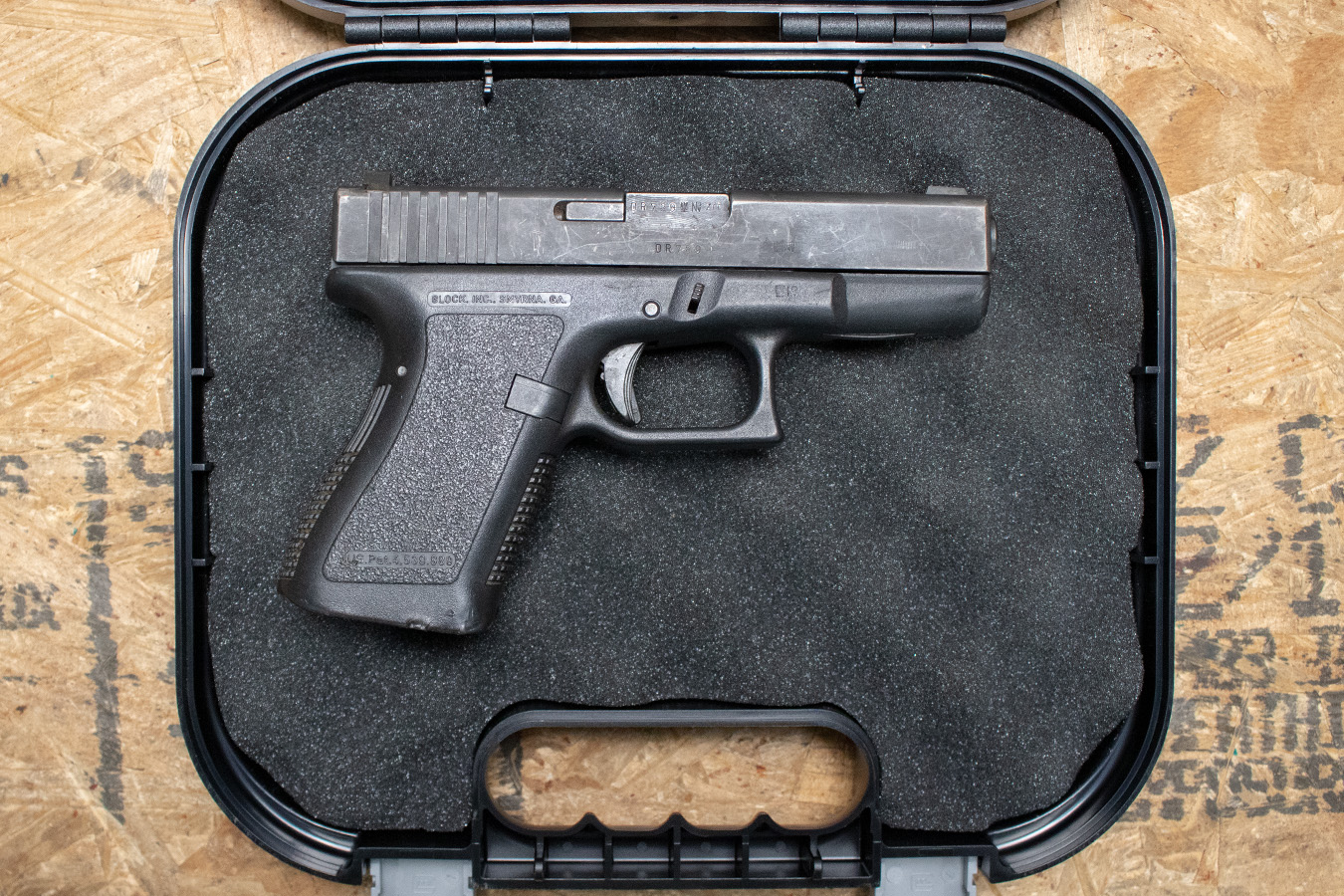 GLOCK 19 Gen2 9mm Police Trade-In Pistol (Magazine Not Included)
