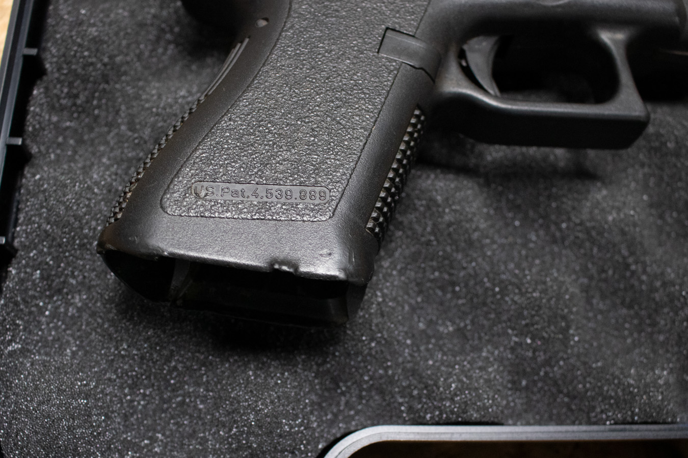 GLOCK 19 Gen2 9mm Police Trade-In Pistol (Magazine Not Included)