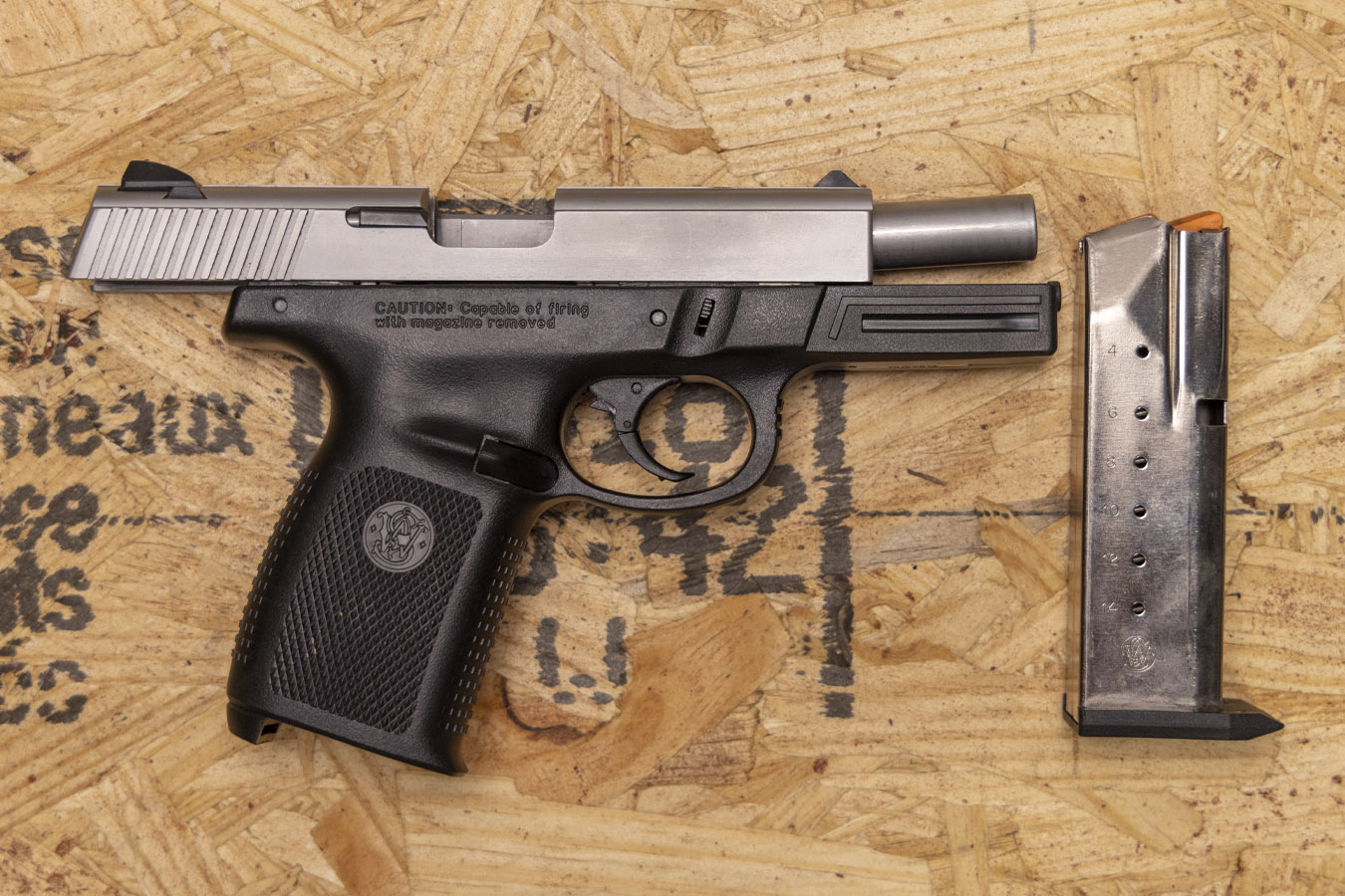 SMITH AND WESSON SW40VE .40 S&W Police Trade-In Pistol