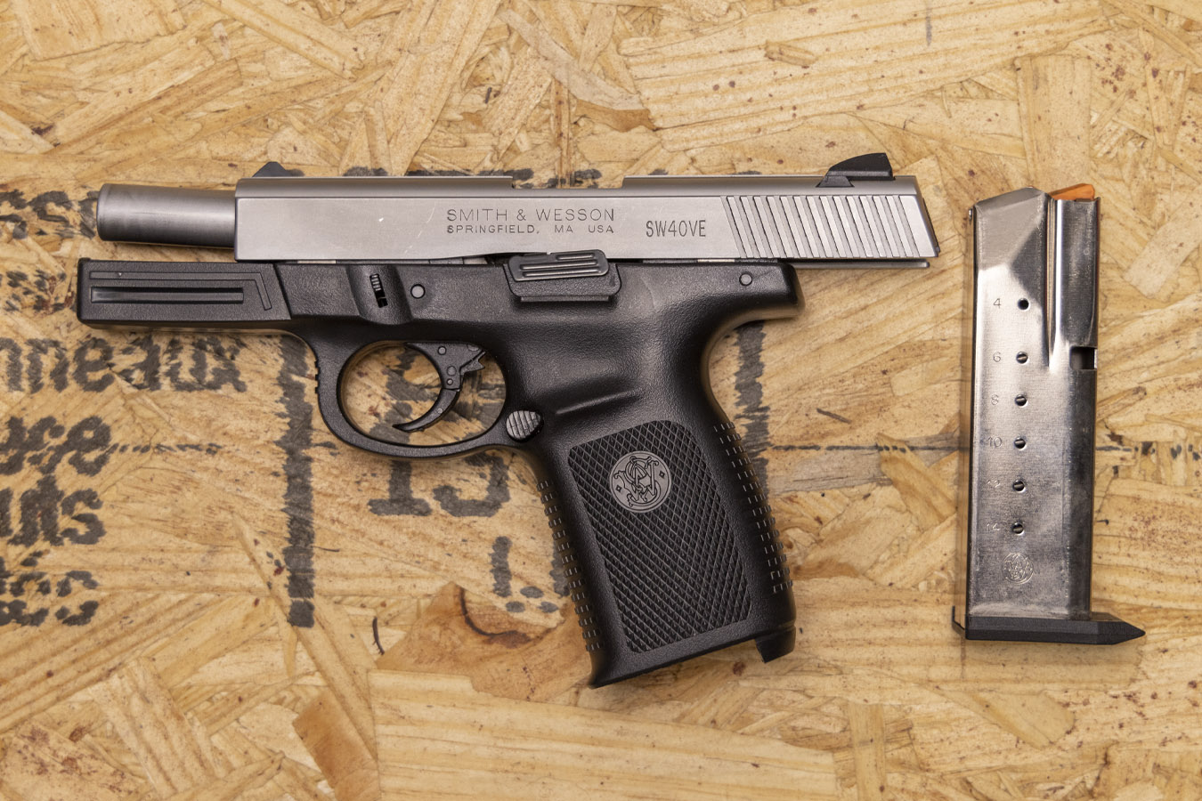 SMITH AND WESSON SW40VE .40 S&W Police Trade-In Pistol