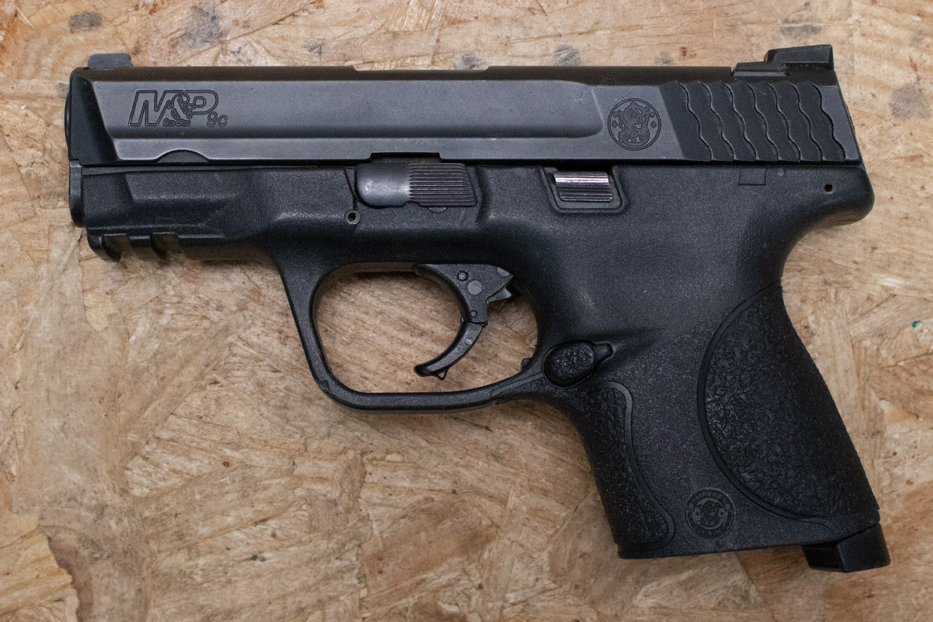 SMITH AND WESSON M&P9C Compact 9mm Police Trade-In Pistol (Magazine Not Included)