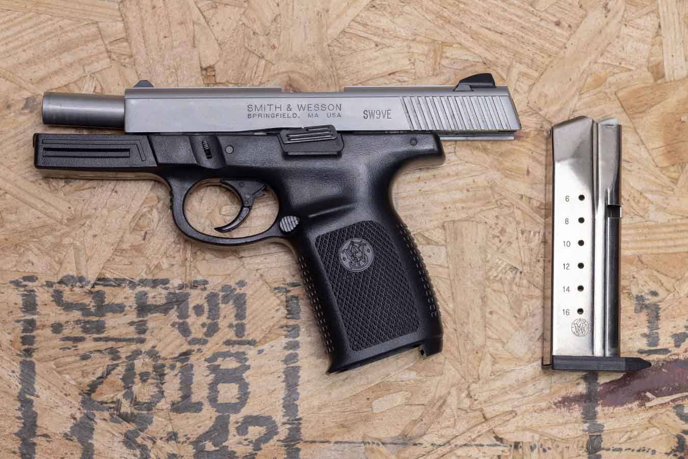 SMITH AND WESSON SW9VE 9mm Police Trade-In Pistol with Two-Tone Finish