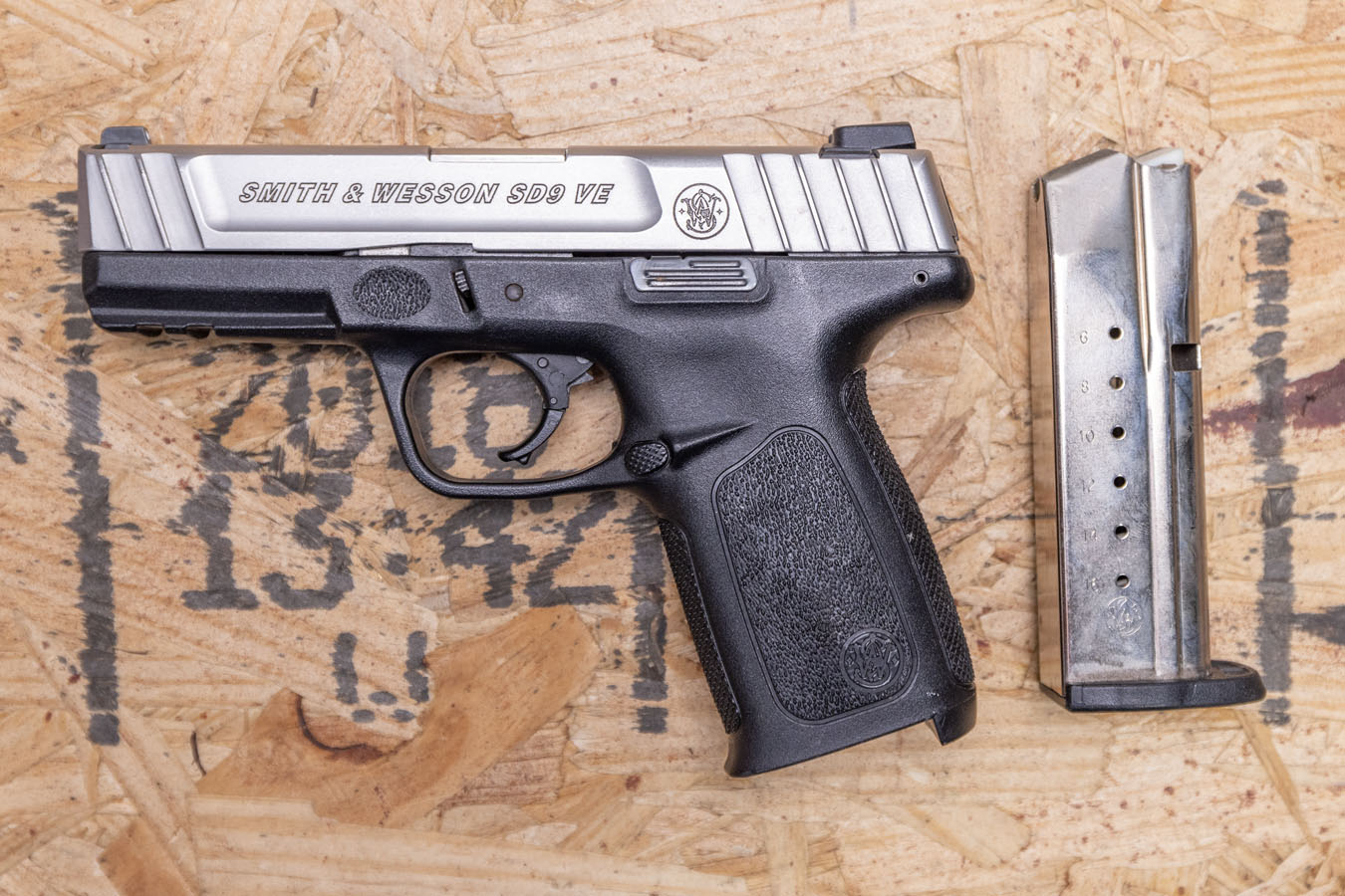 SMITH AND WESSON SD9VE 9mm Police Trade-In Pistol with Two-Tone Finish