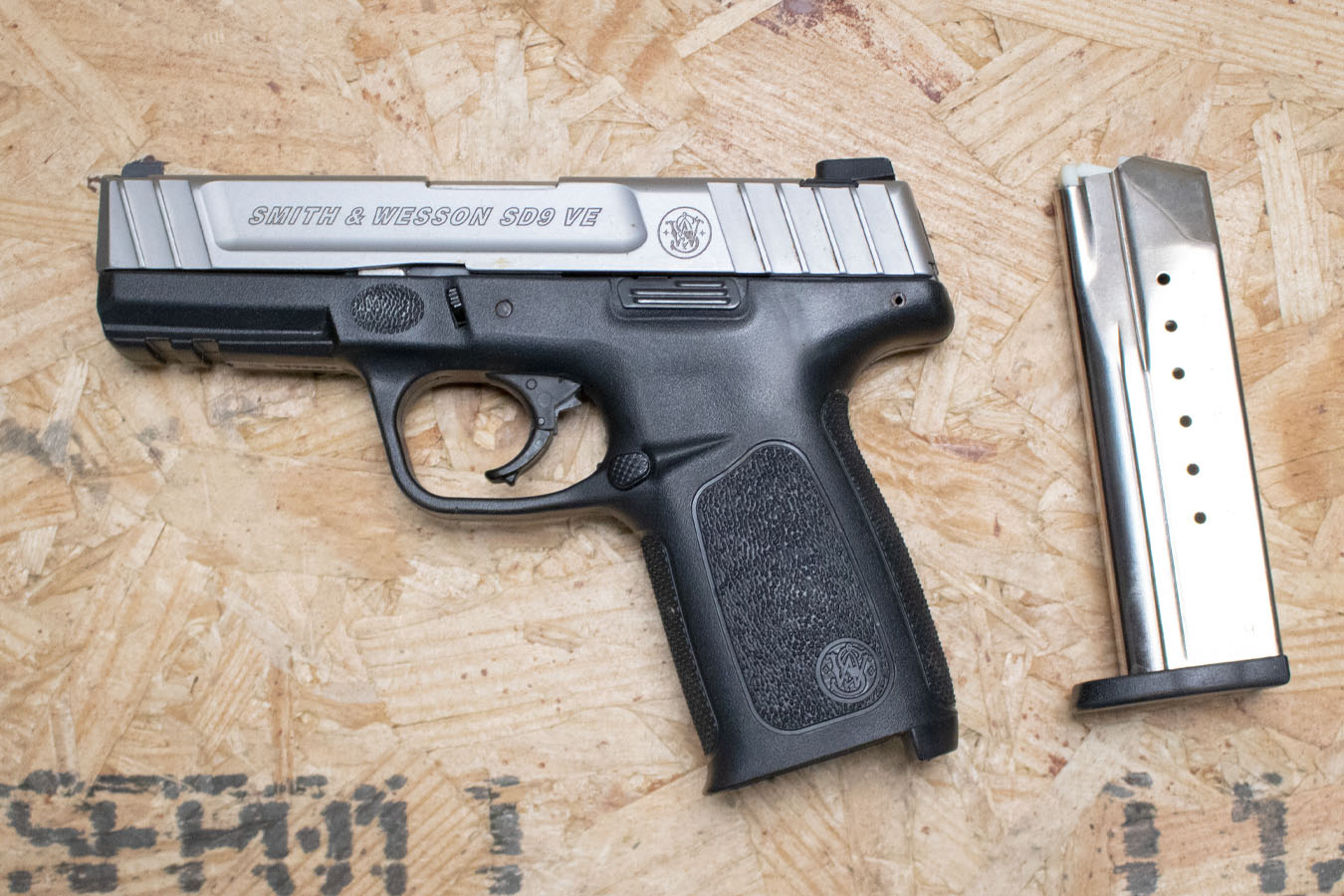 SMITH AND WESSON SD9VE 9mm Police Trade-In Pistol with Two-Tone Finish