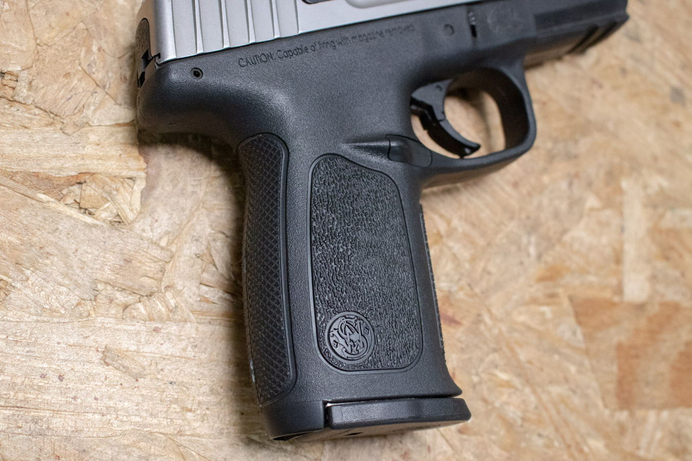 SMITH AND WESSON SD40VE 40 S&W Police Trade-In Pistol w/Two-Tone Finish