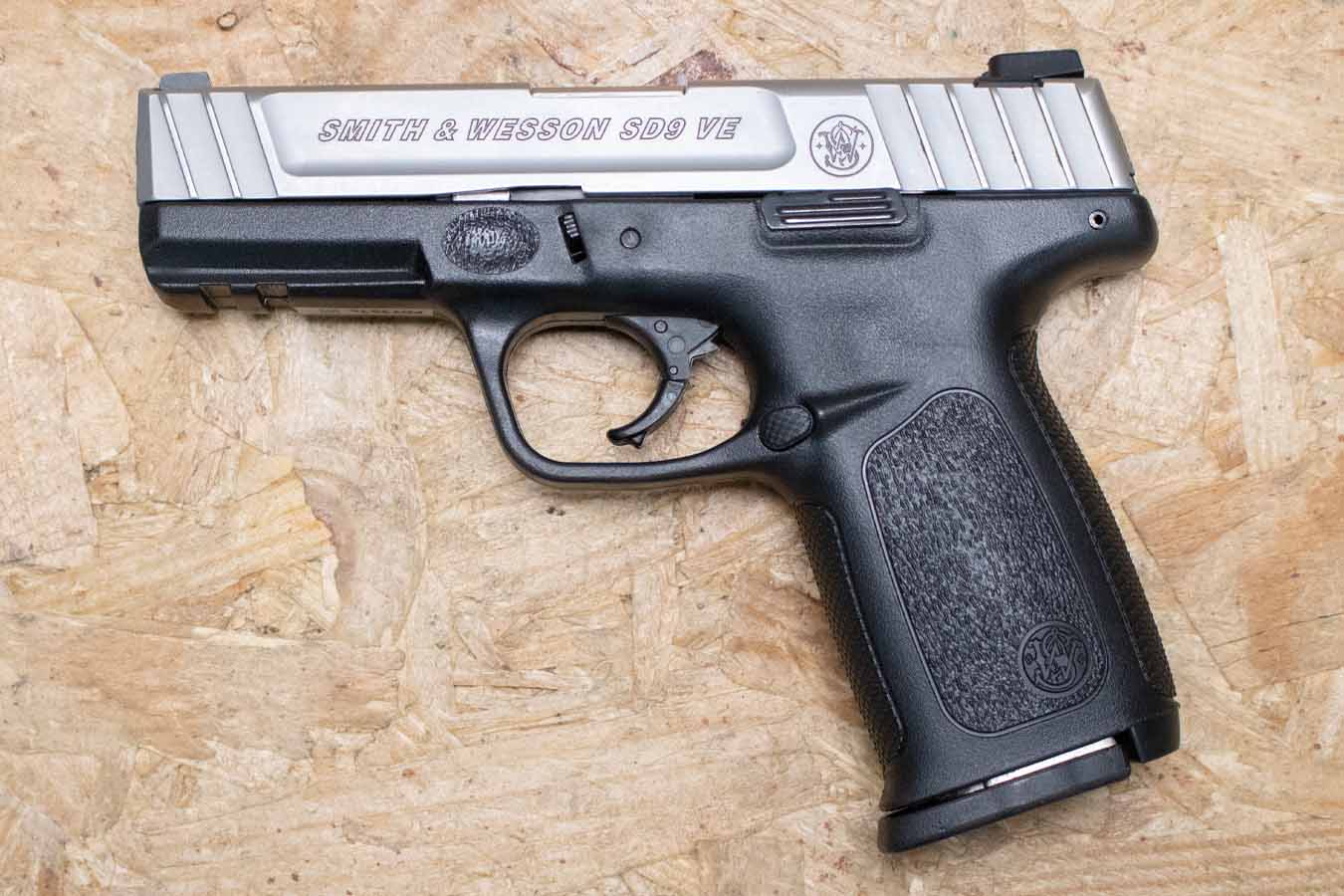 SMITH AND WESSON SD9VE 9mm Police Trade-In Pistol with Two-Tone Finish