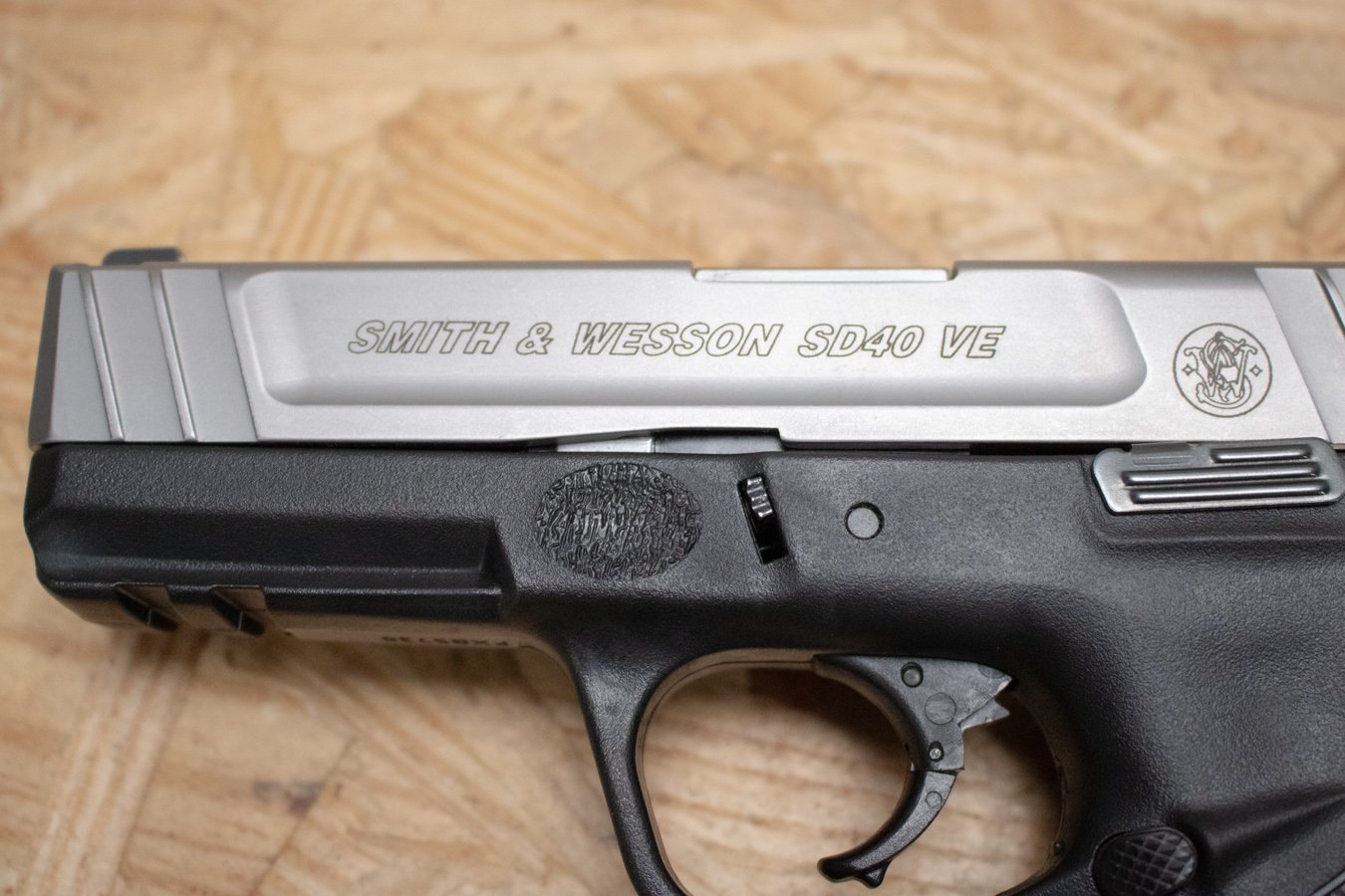 SMITH AND WESSON SD40VE 40 S&W Police Trade-In Pistol w/Two-Tone Finish