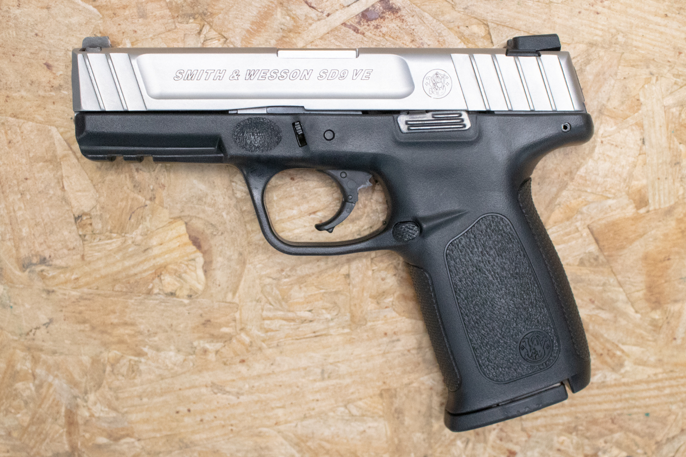 SMITH AND WESSON SD9VE 9mm Police Trade-In Pistol with Two-Tone Finish