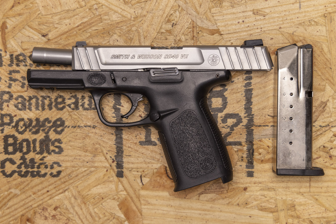 SMITH AND WESSON SD40VE 40 S&W Police Trade-in Pistol