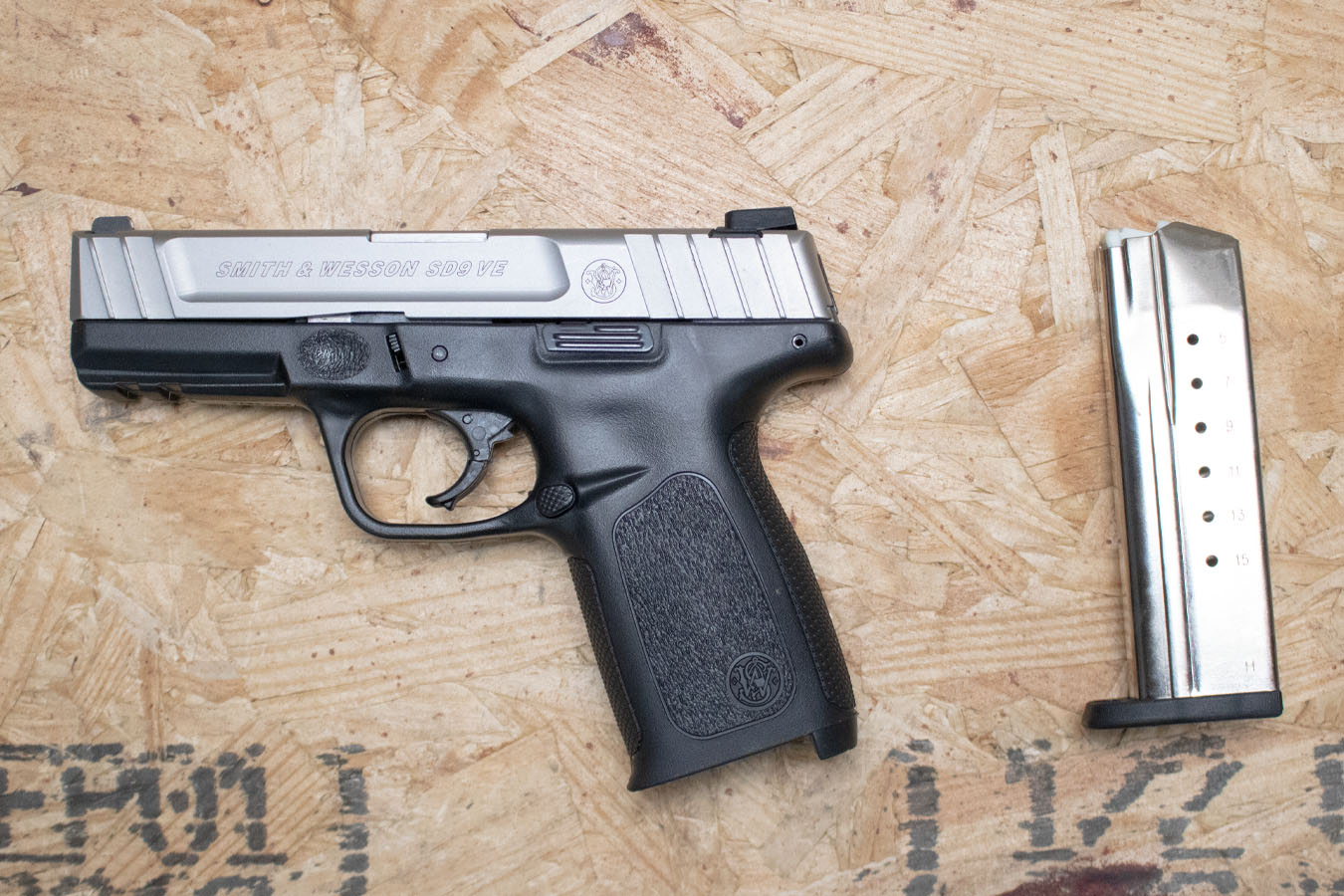 SMITH AND WESSON SD9VE 9mm Police Trade-In Pistol with Two-Tone Finish