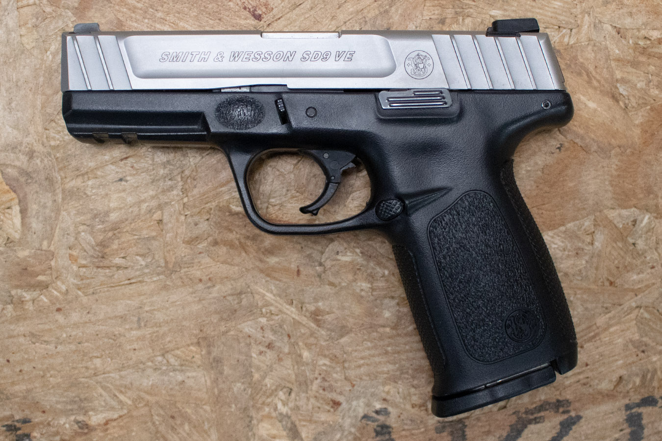SMITH AND WESSON SD9VE 9mm Police Trade-In Pistol with Two-Tone Finish