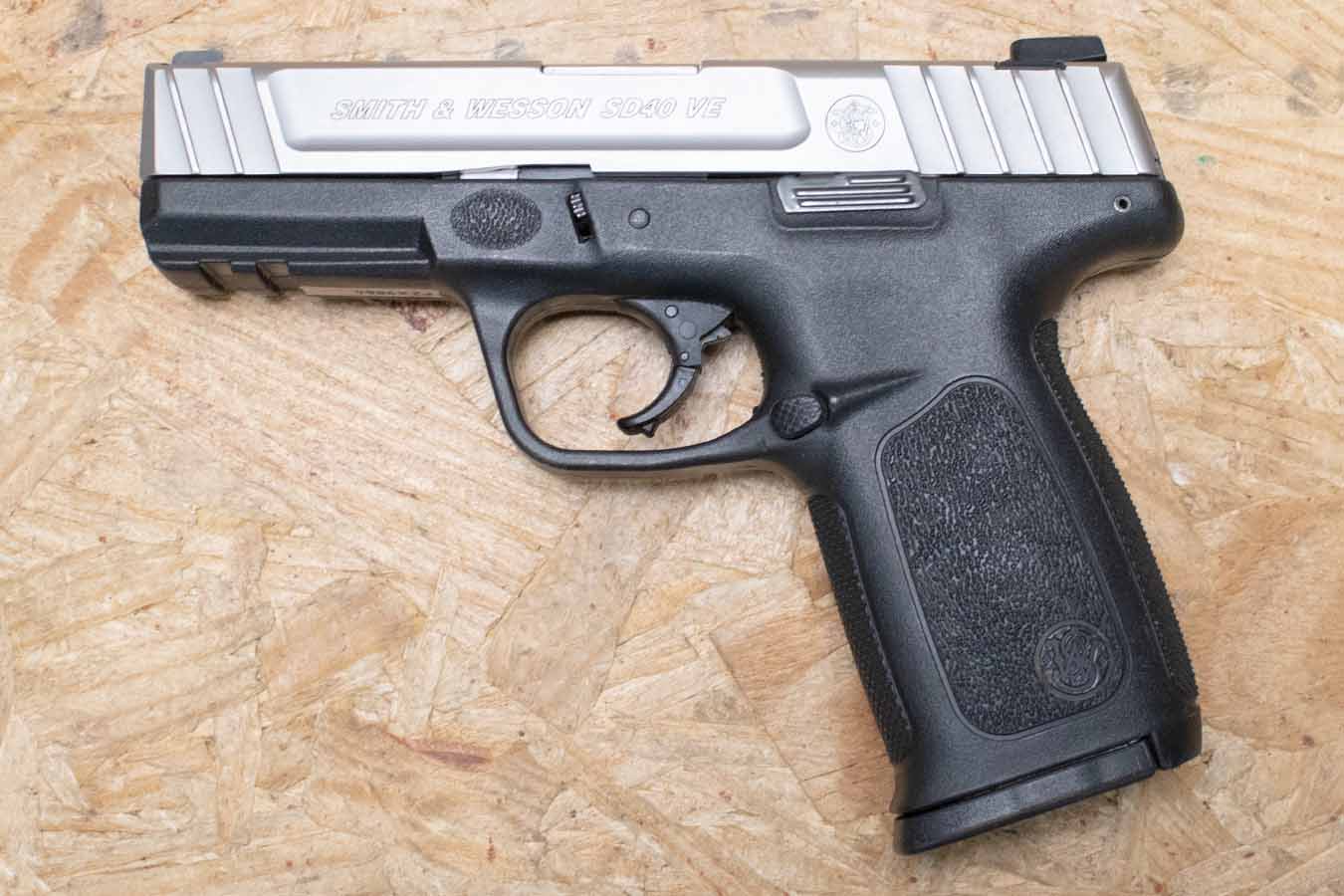 SMITH AND WESSON SD40VE 40 S&W Police Trade-In Pistol w/Two-Tone Finish