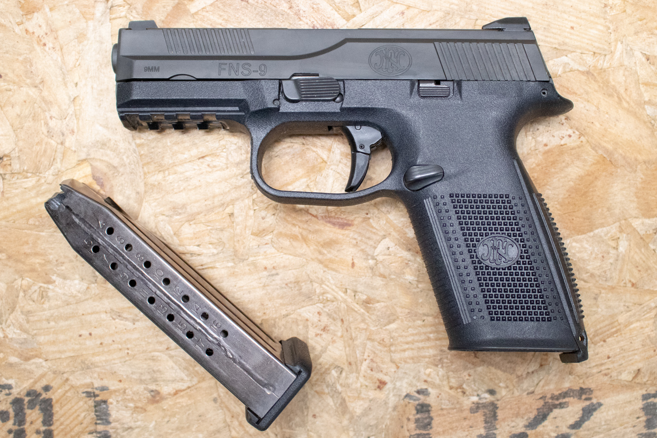 FNH FNS-9 9mm Police Trade-In Pistol with 17-Round Magazine | Sportsman ...