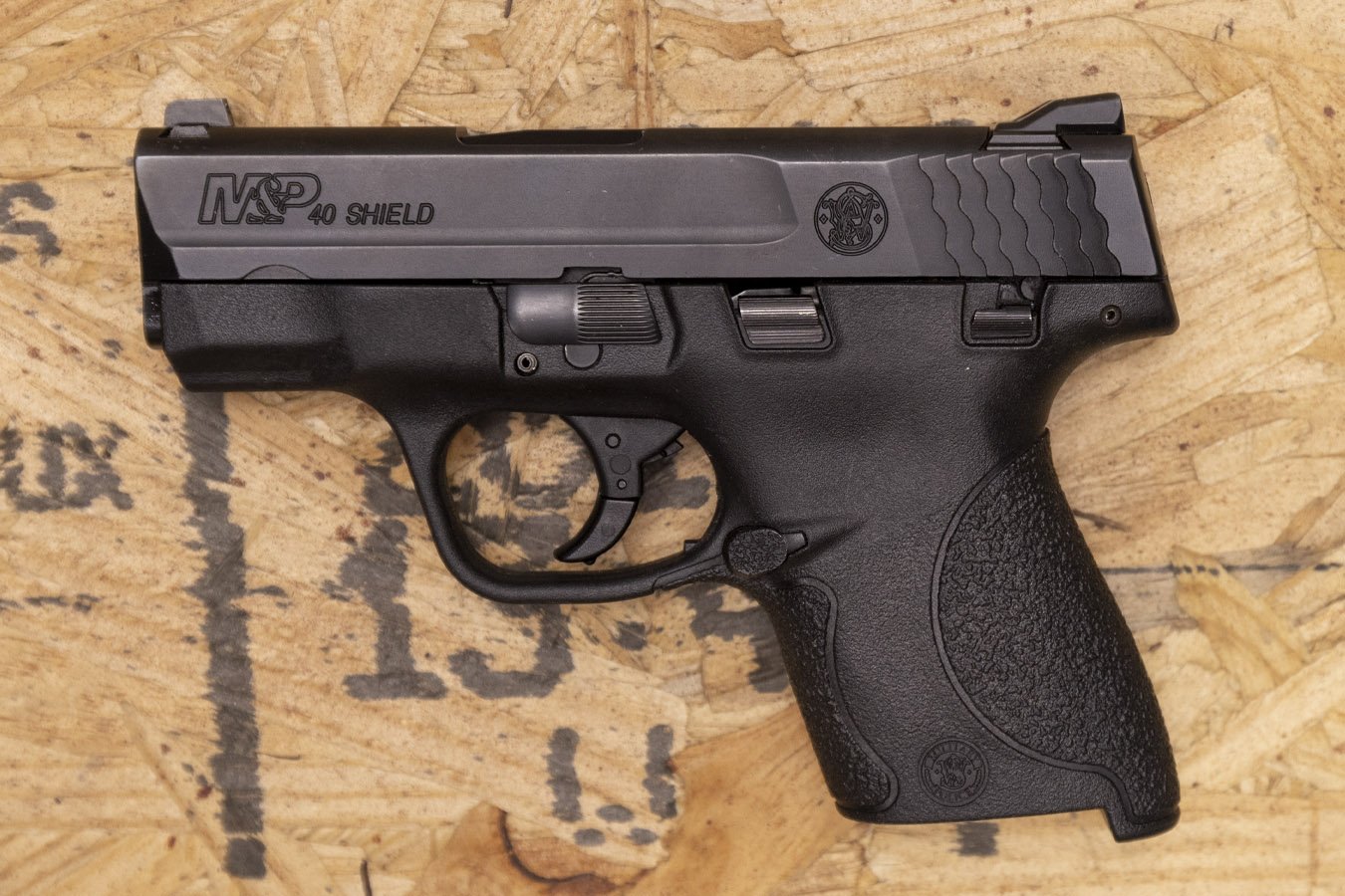 SMITH AND WESSON M&P40 Shield .40 S&W Police Trade-In Pistol (Mag Not Included)