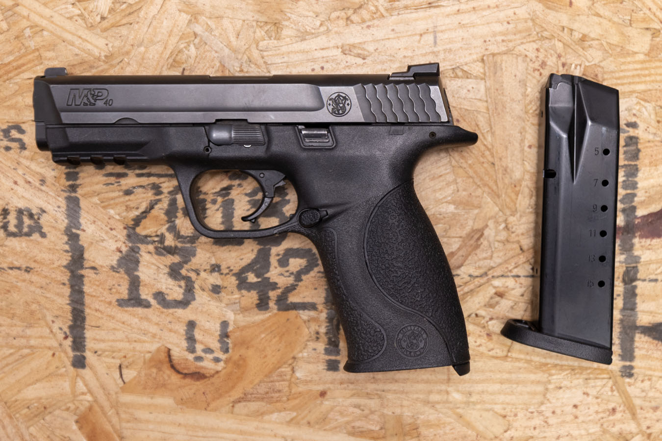 SMITH AND WESSON M&P40 40 S&W Police Trade-In Pistol Striker-Fired
