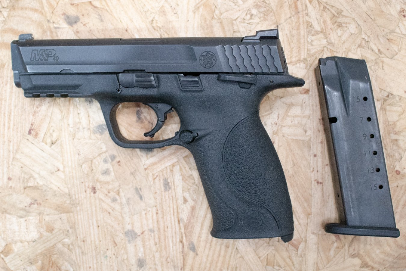 SMITH AND WESSON M&P40 40 S&W Police Trade-In Pistol with Manual Safety