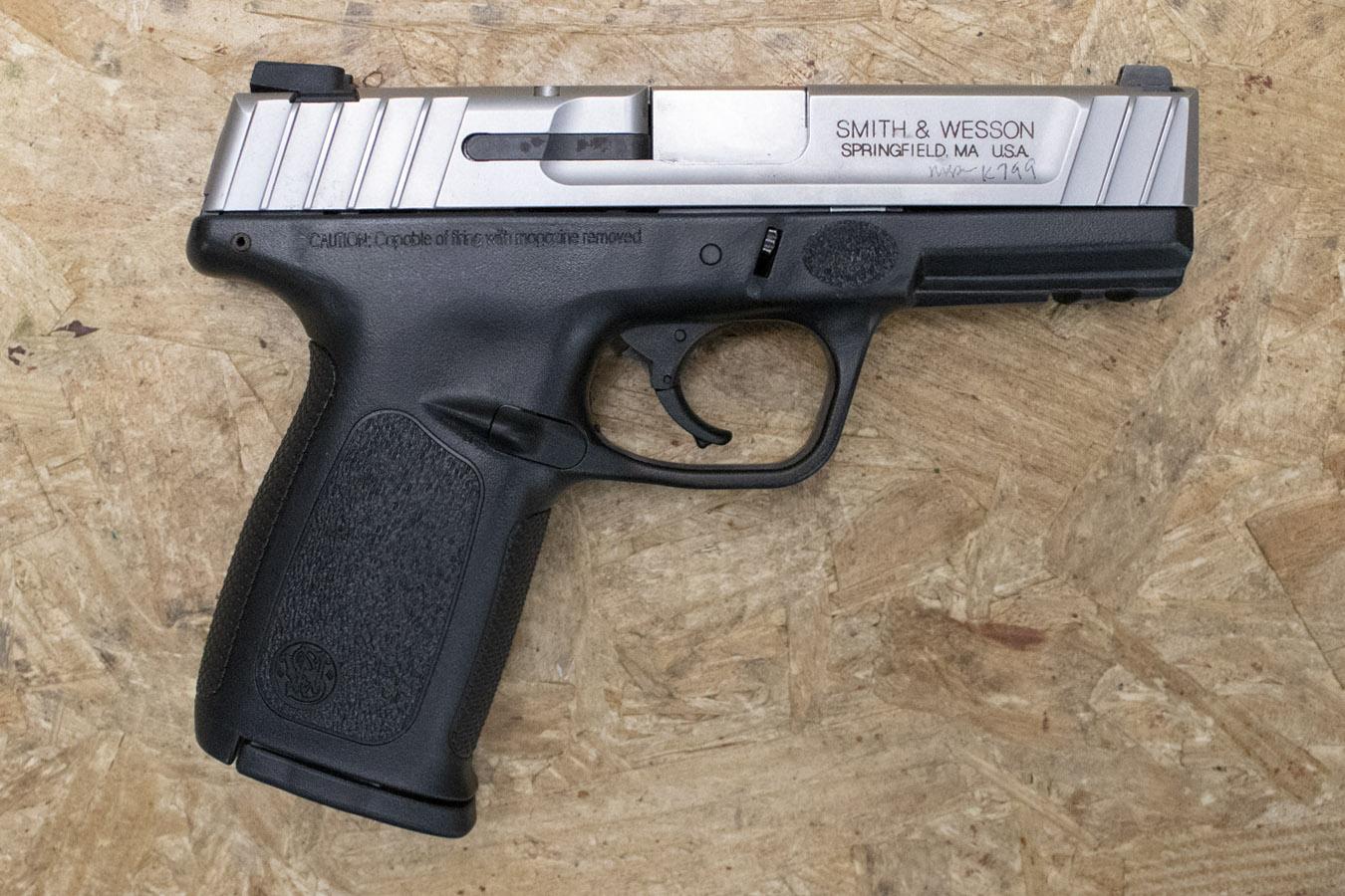 SMITH AND WESSON SD40VE 40 S&W Police Trade-In Pistol w/Two-Tone Finish