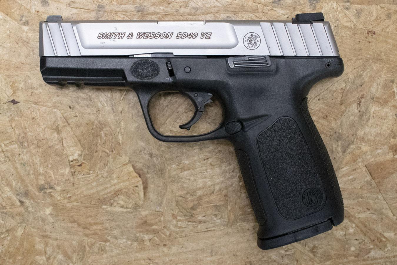 SMITH AND WESSON SD40VE 40 S&W Police Trade-In Pistol w/Two-Tone Finish