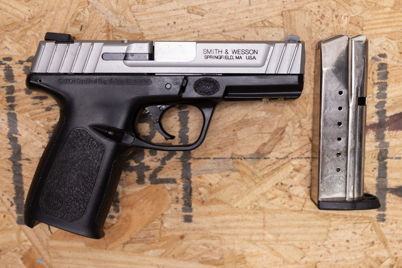 SMITH AND WESSON SD9VE 9mm Police Trade-In Pistol with Two-Tone Finish