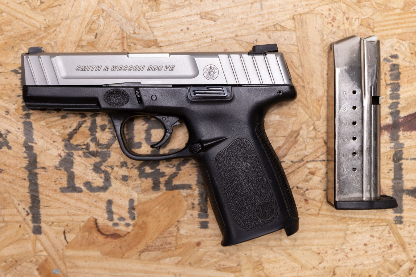 SMITH AND WESSON SD9VE 9mm Police Trade-In Pistol with Two-Tone Finish