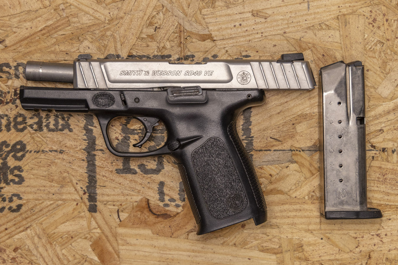 SMITH AND WESSON SD40VE 40 S&W Police Trade-in Pistol