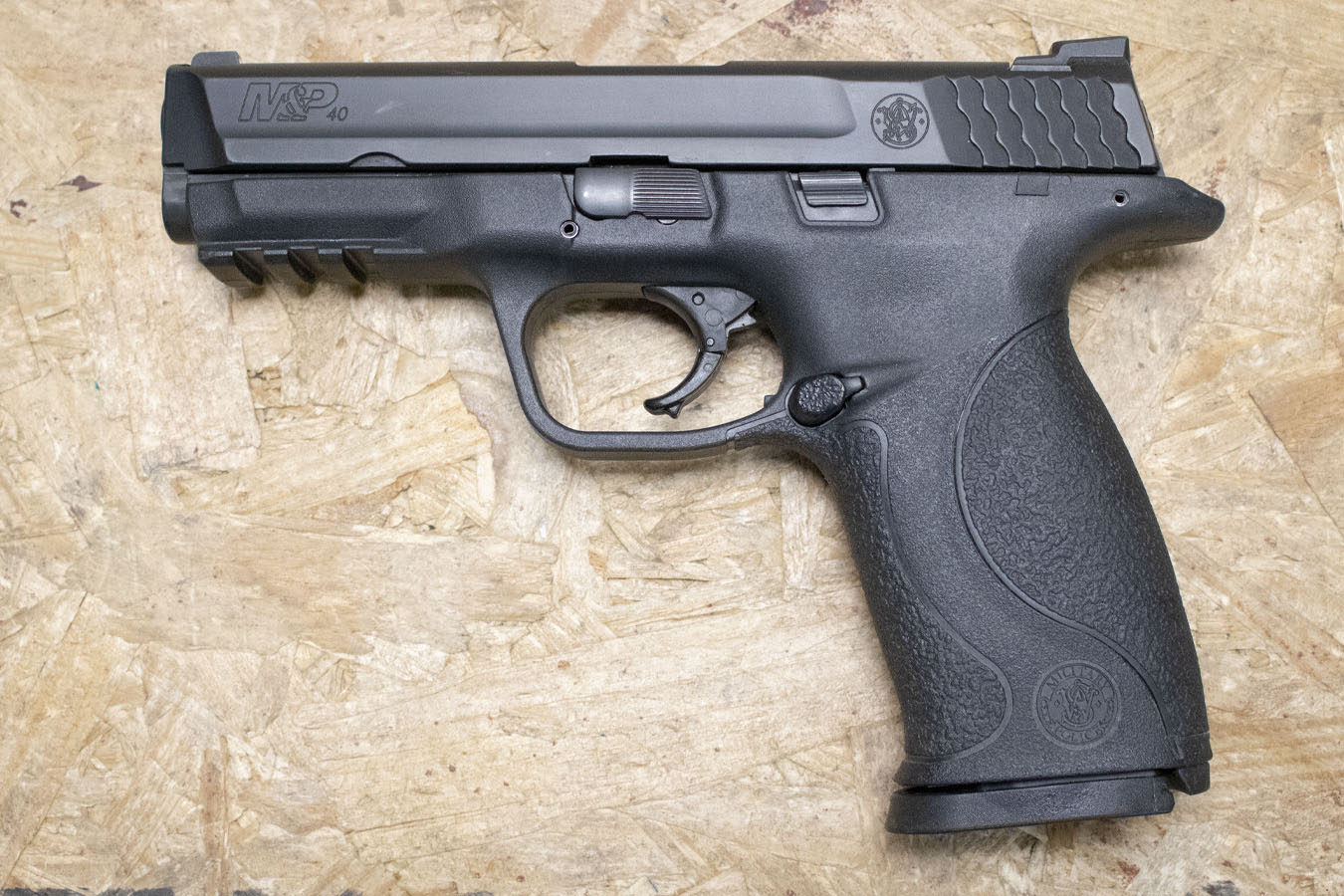 SMITH AND WESSON M&P40 40 S&W Police Trade-In Pistol
