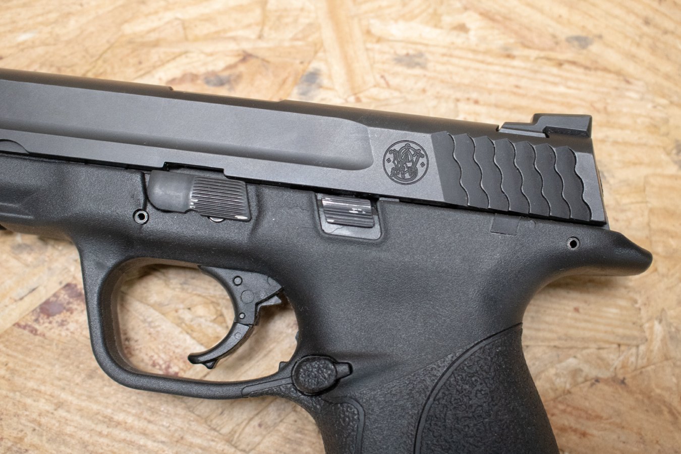 SMITH AND WESSON M&P9 9mm Police Trade-In Pistol with Accessory Rail