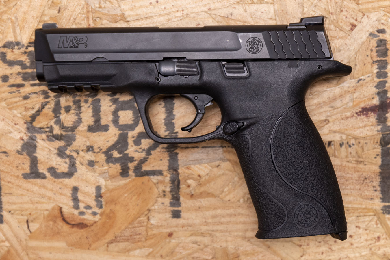 SMITH AND WESSON M&P9 9mm Police Trade-In Pistol (Magazine Not Included)
