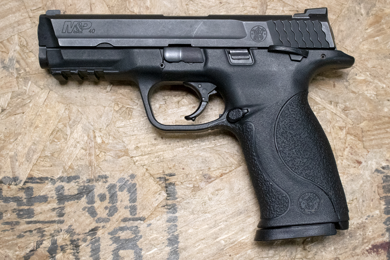 SMITH AND WESSON M&P40 40 S&W Police Trade-In Pistol with Manual Safety