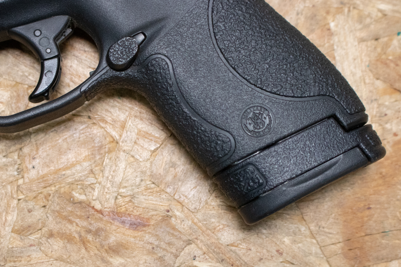 SMITH AND WESSON M&P40 Shield 40 S&W Police Trade-In Pistol with Extended Mag