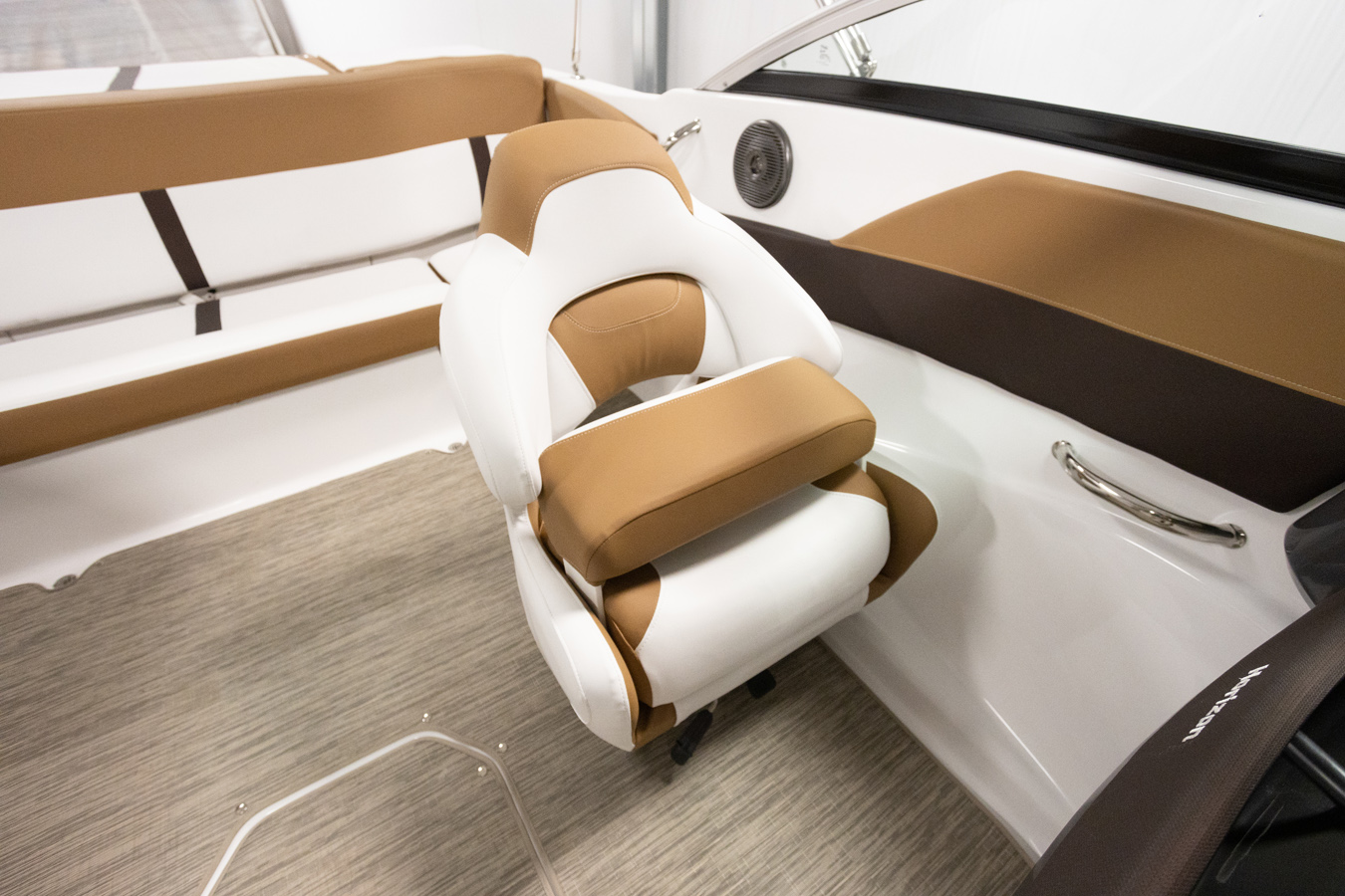 Four Winns 2021 - Horizon 190 with 4.5L 250 HP Motor