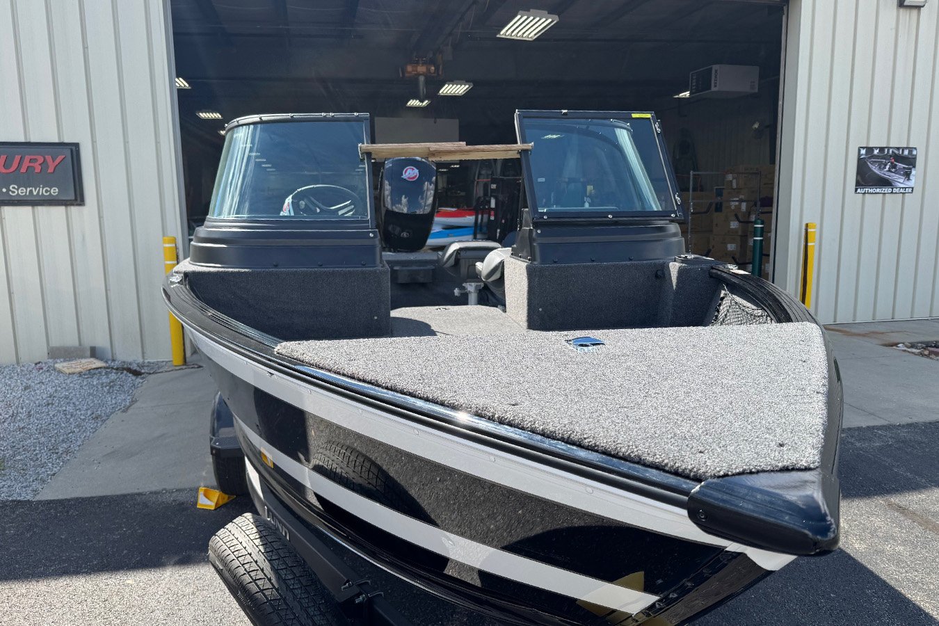 Lund 2026 1875 Impact XS with Mercury 150XL Pro XS